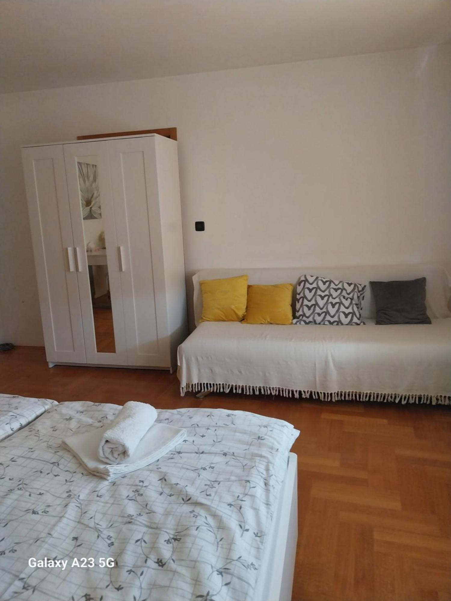 Apartman Bloom Ossero Esterno foto
